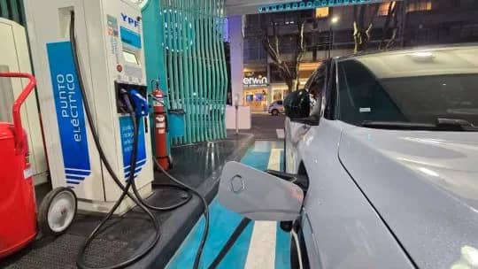 El Gobierno reabre un cupo para importar autos híbridos y eléctricos con arancel cero