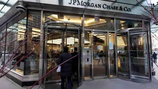 JPMorgan afirma que los votos disidentes de la Fed refuerzan presión por subir las tasas