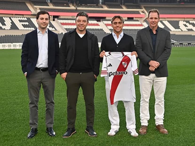 Lo presentaron con Gallardo, tenía una cláusula de 100 millones y no jugó ni un minuto: el insólito paso de Alex Woiski en River