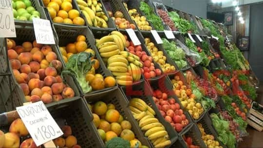 Creció la oferta de frutas importadas en las verdulerías, ¿cuáles son los motivos?