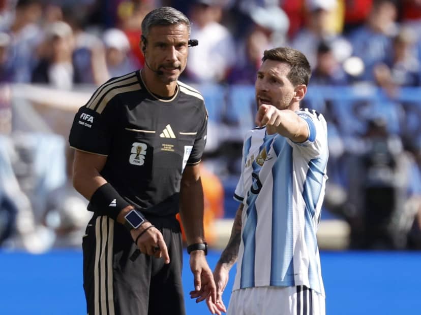 Habló el árbitro esloveno que dirigió la final del Mundial: el comportamiento de Messi, el desafío de la definición y más