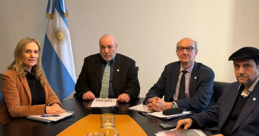 Tras una sorpresiva renuncia, el Gobierno busca un nuevo titular para el ente que regula la luz y el gas