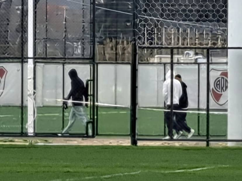 Entre obreros y juveniles: así es un día de los borrados de River en Cantilo