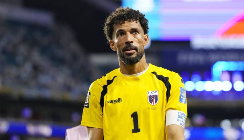 Vozinha, el arquero estrella del Mundial 2026, retrasó su llegada a Colo Colo por "situaciones personales"