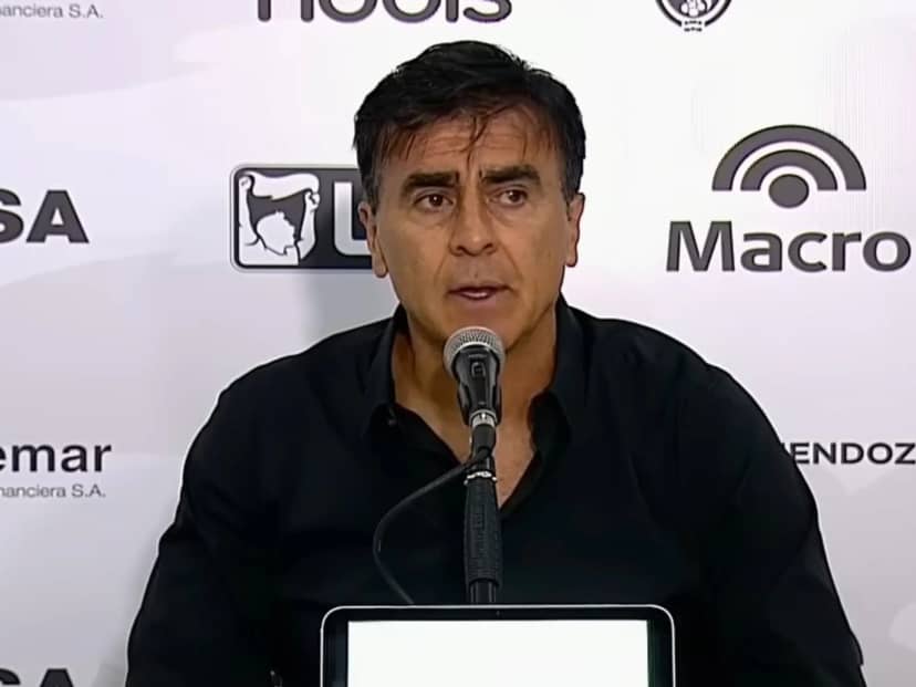 Quinteros, sobre Machuca: del "es una incorporación del club" al "en Vélez tuvo buenas actuaciones