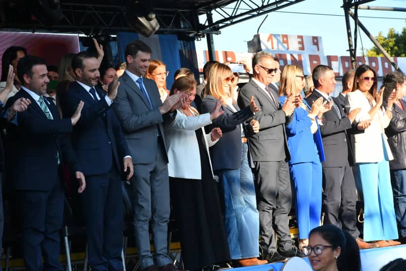 El gobernador Valdés presidió en Saladas el acto por el primer Dia Provincial del Granadero Correntino