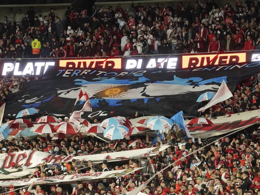 Arde el Monumental: "La comisión", "que se vayan todos" y "jugadores"