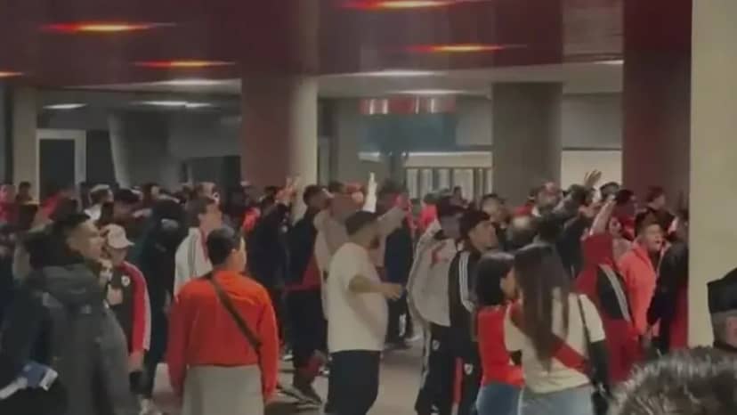 "Que se vayan todos": la gente de River explotó y pidió por Ramón Díaz en el hall - TyC Sports