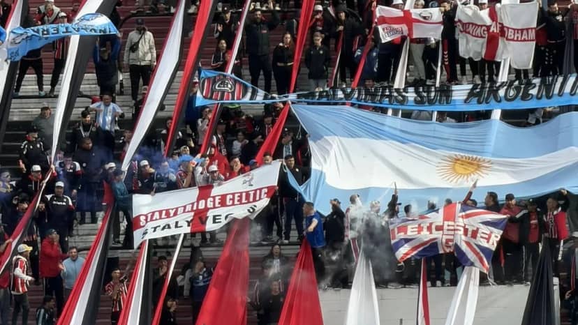 Chacarita mostró las banderas robadas a los ingleses durante el Mundial 1986 - TyC Sports