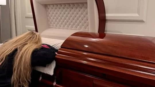 Londres debate un polémico “impuesto a la muerte” para financiar el sistema de cuidados