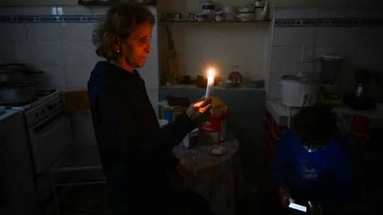 Cuba restablece la electricidad y vuelve a señalar las sanciones de EE.UU. por la crisis energética