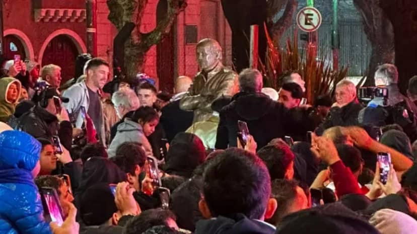 Estudiantes homenajeó a Alejandro Sabella con una estatua en UNO por el aniversario del club - TyC Sports
