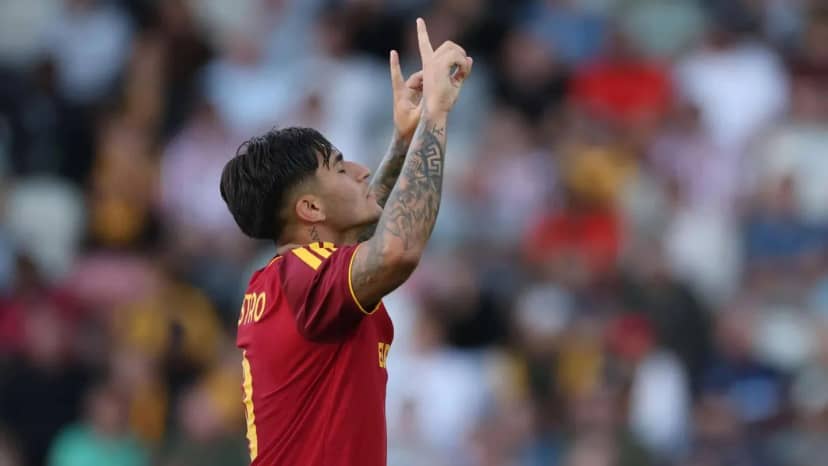 Doblete argentino en la goleada de Roma: el primer gol de Santi Castro y otro festejo de Soulé - TyC Sports