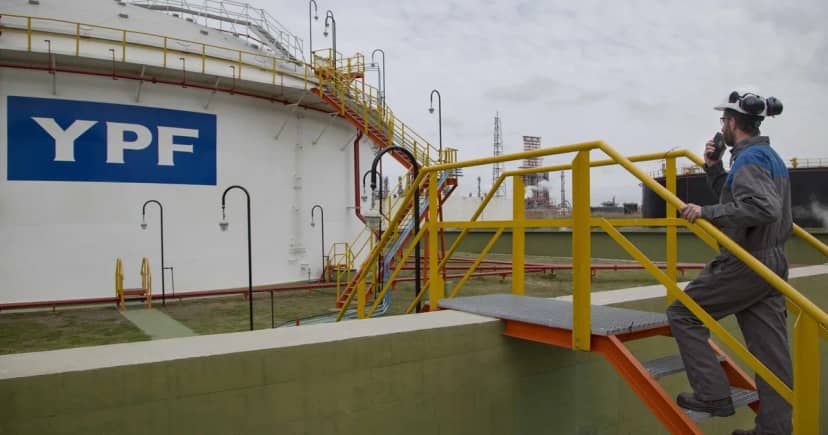 YPF junta US$ 405 millones con la venta de dos campos maduros en Mendoza