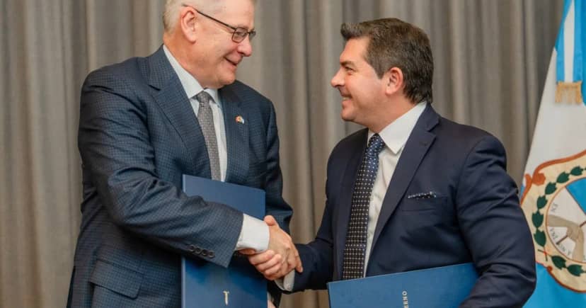 En un acuerdo inédito para la minería argentina, Vicuña le adelanta a San Juan US$ 250 millones para
obra pública
