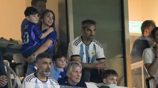 Lionel Messi llega a Rosario a las 20.30: habría velatorio íntimo de Jorge Messi, sin acceso al público
