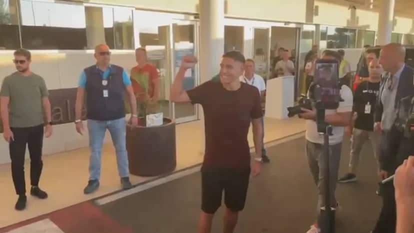 Molina fue recibido por una multitud en su llegada a Roma - TyC Sports