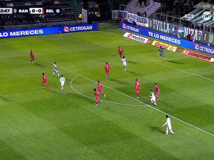 Muchas chances, pocos goles: Banfield y Belgrano empatan sin tantos