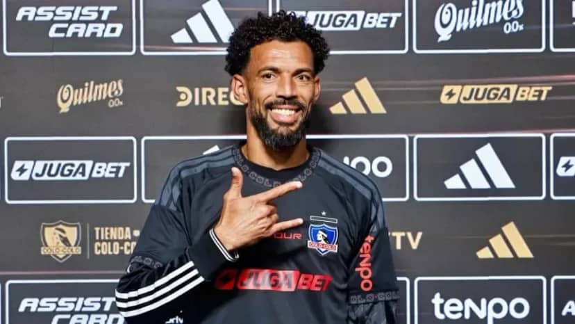 Así fue el encuentro de Vozinha con sus nuevos compañeros en Colo Colo - TyC Sports