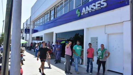 ANSES activó las acreditaciones del miércoles 12 de agosto: las terminaciones de DNI habilitadas para cobrar hoy