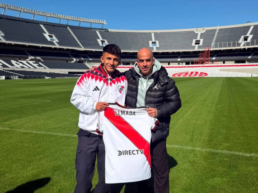 El tío de Almada: "Thiago me acompañaba a todos los partidos en las Inferiores de River y hacía de alcanpelotas"