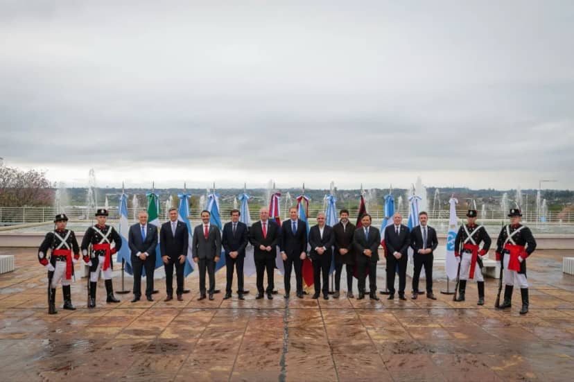 Junto a Santilli, Valdés participa del encuentro de gobernadores en Misiones