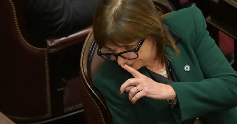 Confirmado: excluirán a funcionarios y exfuncionarios de beneficios del dólar colchón y reducirán multas a personas y pymes