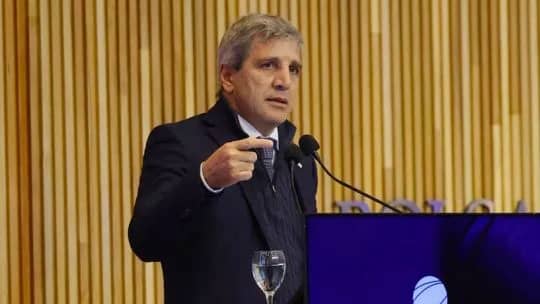 Caputo en Córdoba: "No vamos a tener problemas con el dólar", de cara a las elecciones