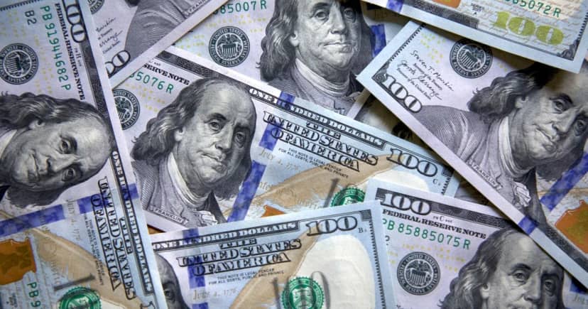 Con el dólar estable, sube el riesgo país mientras el mercado centra su expectativa en la licitación de deuda de esta tarde