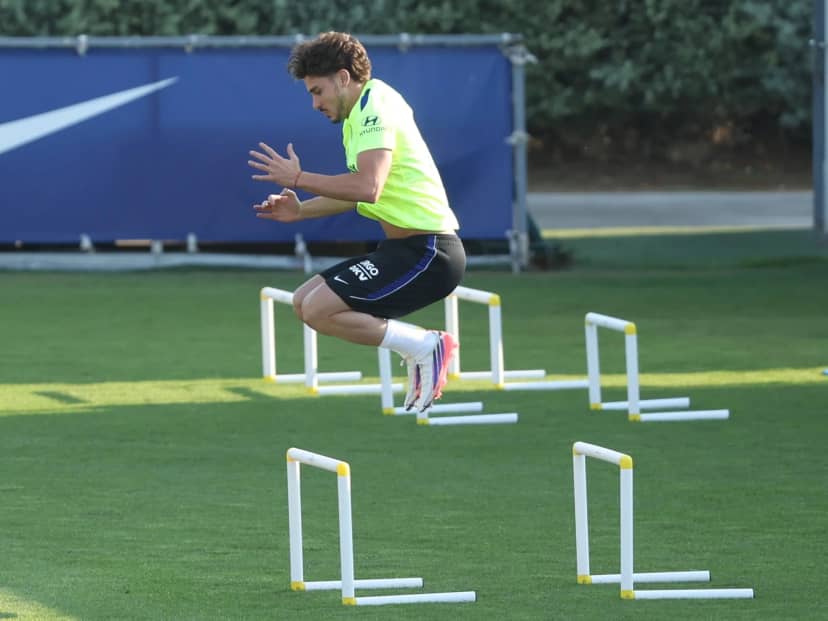 La práctica de Julián Álvarez: al equipo de suplentes y ¿lejos de la titularidad para el debut en LaLiga?