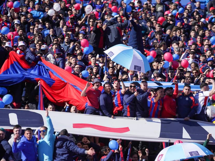 Tensión en San Lorenzo: visita de la barra, la "lista" que se pidió y los pasacalles por la derrota con Huracán