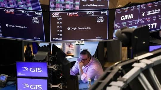 Cayeron los activos argentinos en Wall Street y el riesgo país subió hasta los 472 puntos básicos
