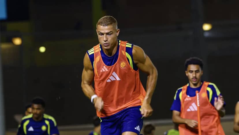 Cristiano Ronaldo volvió a Al Nassr con nuevo look y va por el objetivo: llegar a los mil goles - TyC Sports