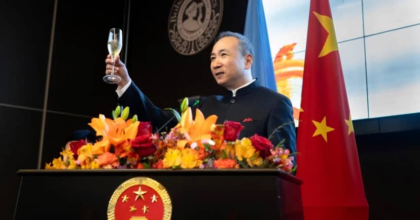 La embajada china le respondió a Peter Lamelas: "Lo que hace la parte estadounidense es motivado por la mentalidad de guerra fría"