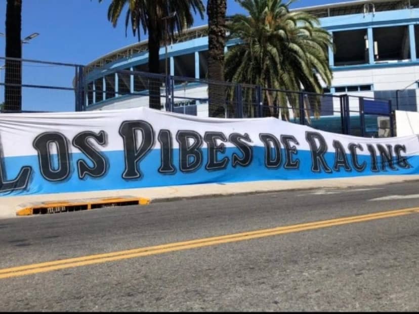 Barras de Racing visitaron al plantel