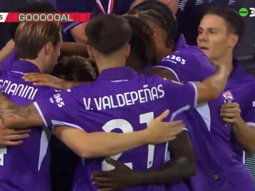 La Fiorentina se va al descanso con ventaja y espera por Mastantuono