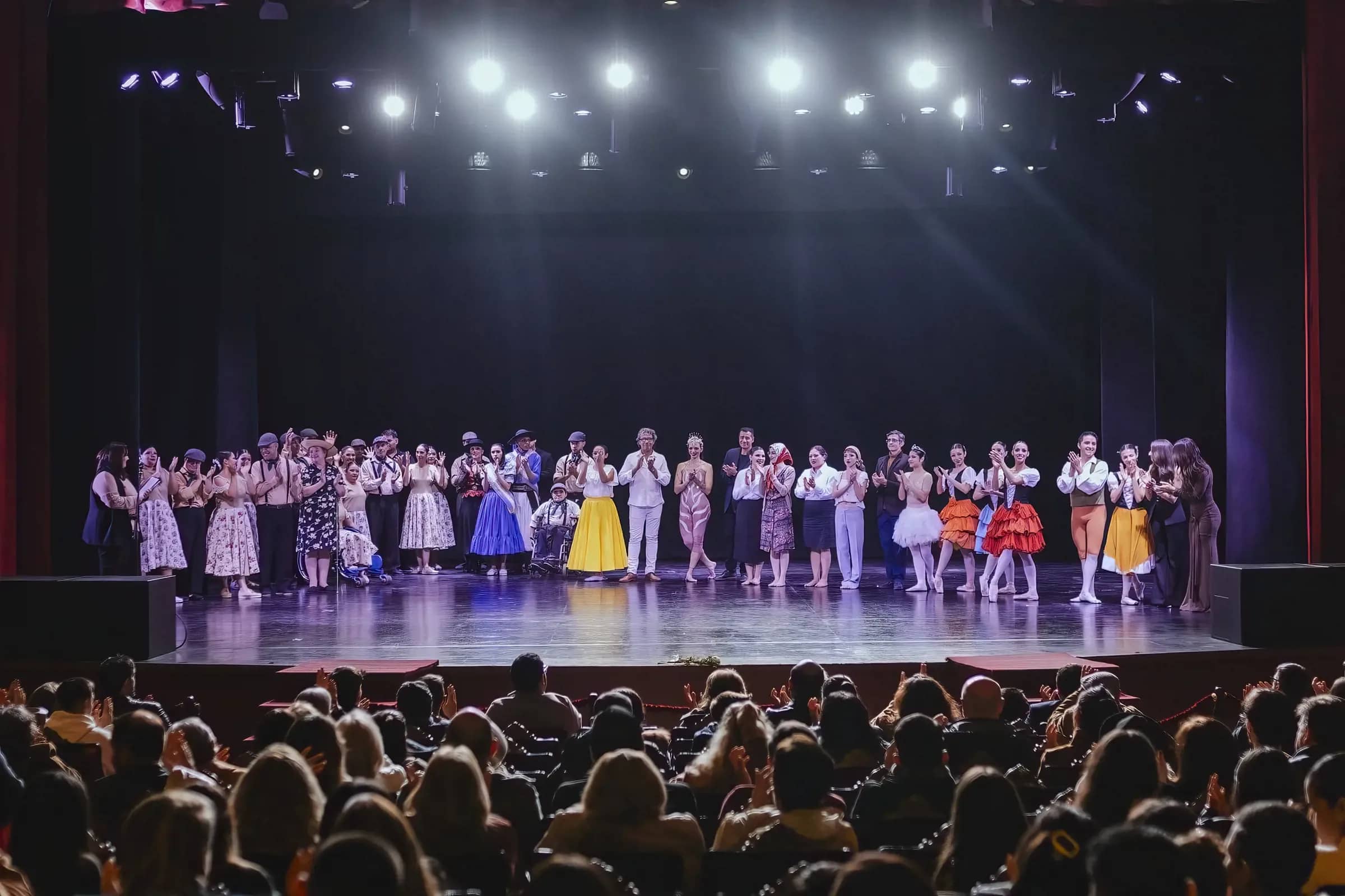 Corrientes celebró el Primer Día del Bailarín Correntino en el Teatro Oficial Juan de Vera