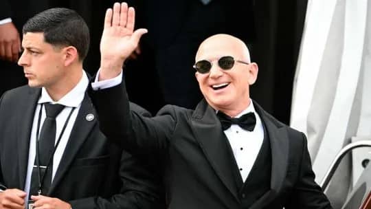 Liverpool suma a Jeff Bezos como inversionista en acuerdo por una participación de 30%