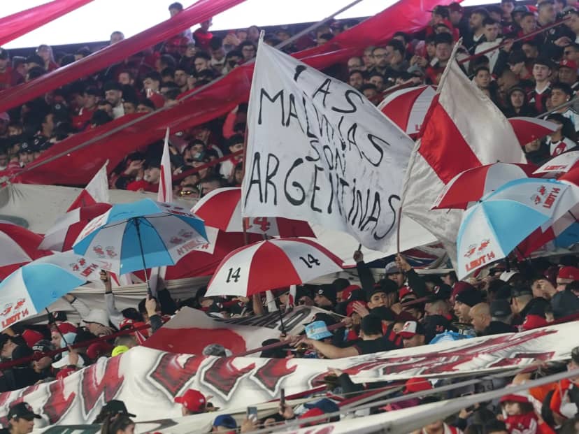 El semáforo del Monumental: ovación a Almada y silbidos para Coudet