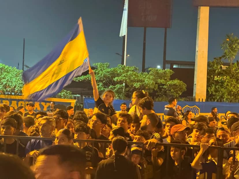 Color y calor para un Boca con dudas que llegó a Asunción en busca de avanzar en la Copa