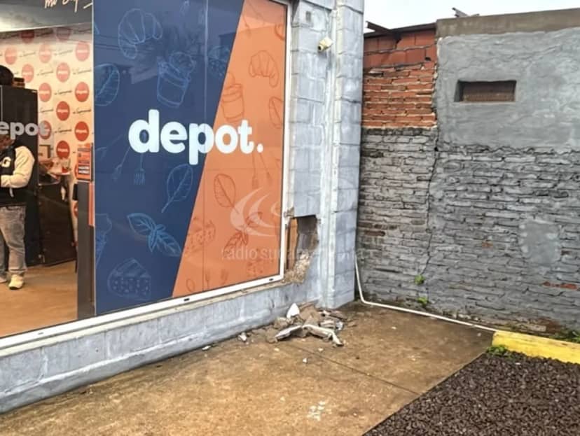 Delincuentes hicieron un boquete y robaron dinero de un supermercado