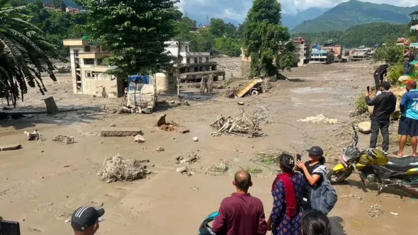 Inundaciones arrasan aldeas del Himalaya en Nepal: al menos 17 muertos