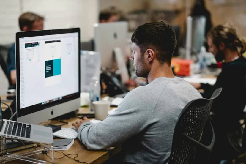 Hemos creído que hacer "micropausas" en el trabajo nos hace más productivos. La ciencia tiene malas (y buenas) noticias