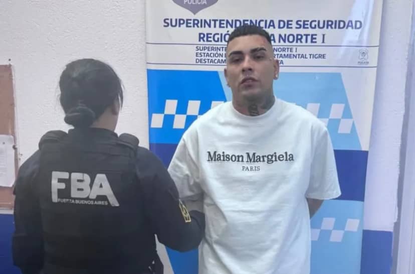 Detuvieron al cantante Callejero Fino con un arma de guerra ilegal
