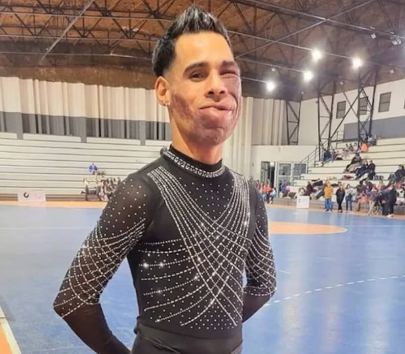 Es campeón de patín, hacía una coreografía en el subte y un hombre lo agredió