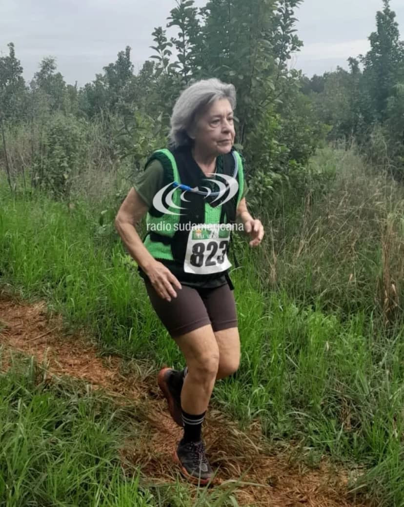 Tiene 78 años y completó una carrera de trail running en Virasoro