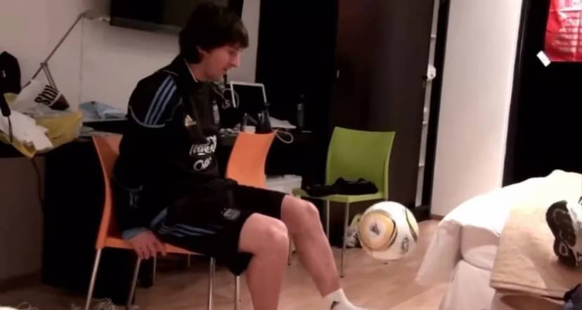 Video inédito de Messi haciendo malabares con la pelota durante el Mundial 2010