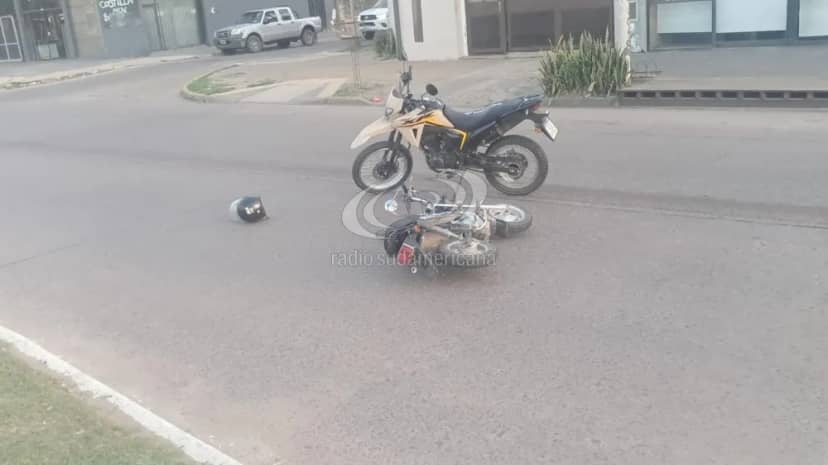 Motociclista causó la caída de otros conductores y se fue del lugar