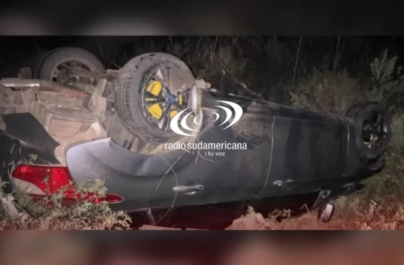 Un auto despisto y volcó sobre Ruta 129: hay una persona fallecida