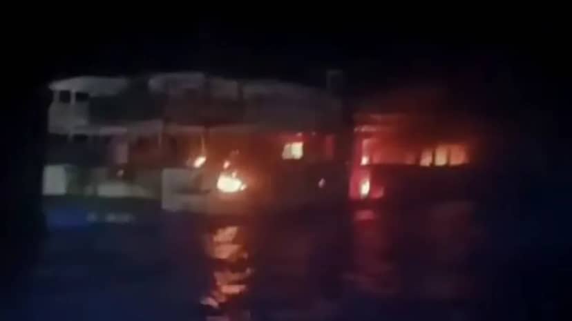 Al menos cinco muertos y 87 desaparecidos por el incendio de un ferry en Filipinas